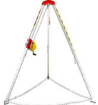 電纜工井作業前必須放置救援三腳架