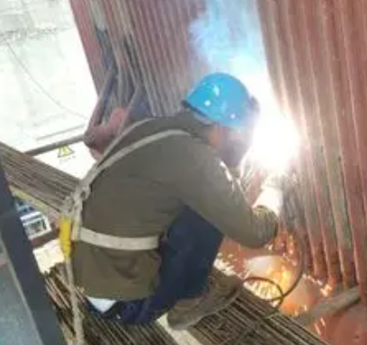 鍋爐水冷壁檢修規范佩戴安全帶守護作業安全